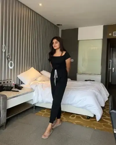 Call Girls Fatehabad Cash On Delivery